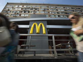 Múzeum v Izraeli stiahne po protestoch ukrižovaného maskota McDonalds
