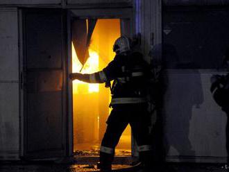 Pri požiari v bytovke vo Švajčiarsku zomrel otec s dvoma deťmi