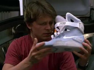 Nike představil samozavazovací boty z Návratu do budoucnosti ovládané telefonem