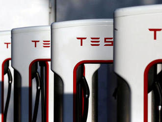 Výrobce elektromobilů Tesla musí kvůli nutným úsporám propouštět. O práci přijde několik tisíc lidí
