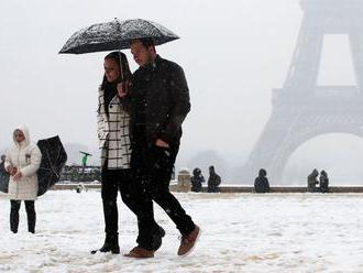 Vo Francúzsku vyhlásili pre sneženie stav pohotovosti a zatvorili Eiffelovu vežu