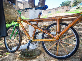 V Ugandě vznikají odolné bicykly z bambusu