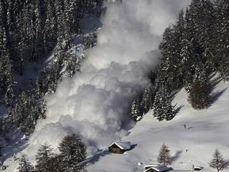 Vo vysokohorskom teréne pohorí stále trvá mierna lavínová hrozba