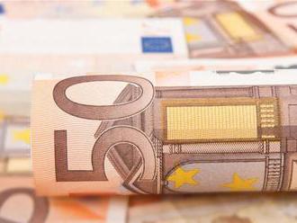 Novembrové mzdy informatikov prekročili hranicu 2000 eur