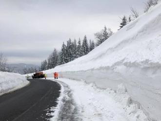 FOTO Na Oravu smerujú stovky hasičov: Také kopy snehu Slovensko už dávno nezažilo!