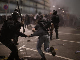 Při protestech v Katalánsku bylo lehce zraněno na 130 lidí