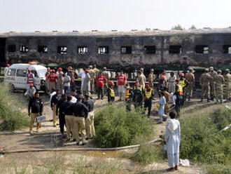 Požár vlaku v Pákistánu si vyžádal nejméně 71 mrtvých