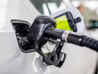 Nafta i benzin v ČR nadále mírně zlevňují, cena začne stagnovat