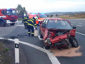 Jednotka HZS Benešov vyjela k dopravní nehodě osobního automobilu a dodávky na silnici I/3 u…