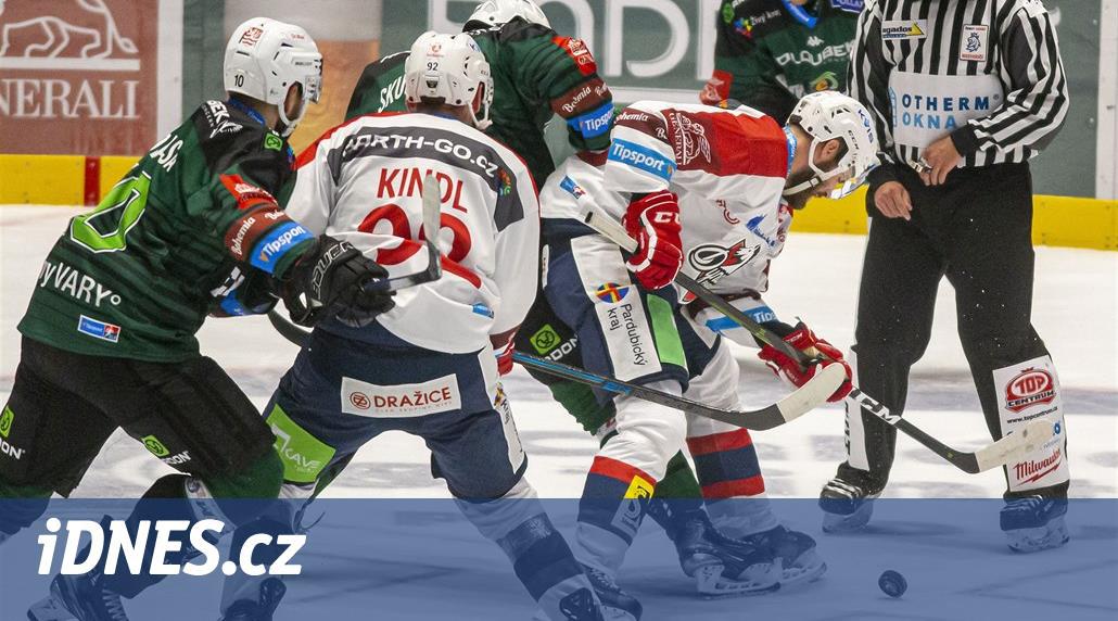 Hokejové Pardubice trápí zažívací potíže. Do Varů posílají juniory