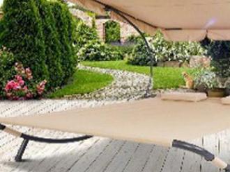 Dvojmiestne lehátko so strieškou je ideálnou voľbou pre záhradu alebo veľké terasy.