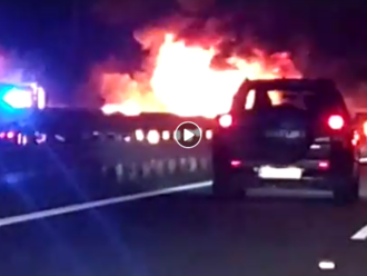 Hořící cisterna zablokovala dálnici D1 ve směru na Brno. Policie hlásí několik zraněných, D1 uzavřen