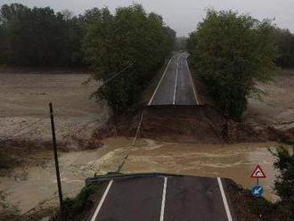 Počasí v Evropě: Itálii zasáhly silné bouřky: Dva mrtví, sesuvy půdy, zaplavené domy i evakuace.