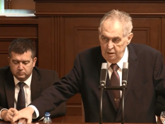 Zeman promluví v parlamentu před poslanci o státním rozpočtu. Babiš na jednání nedorazí  