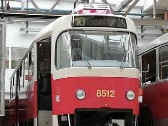 V Praze vyjíždějí tramvaje z „kopřiv“. Dopravní podnik opět přestaví i vozy T3