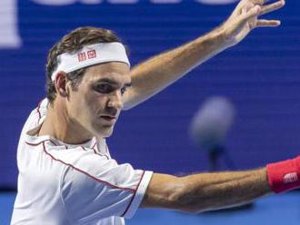 Federer cruises through at Swiss Indoors as Evans bows out