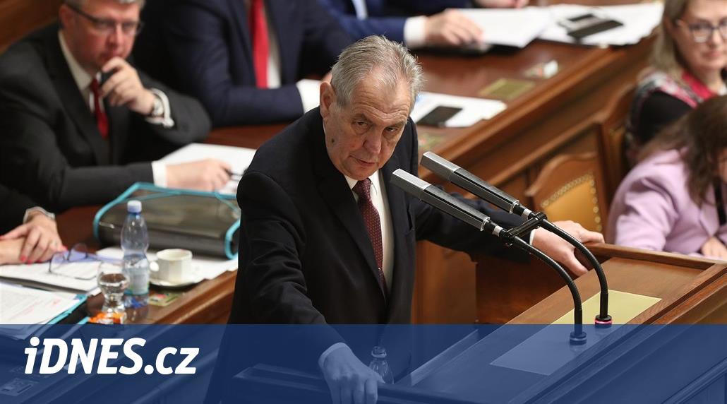Zeman přišel do Sněmovny podpořit rozpočet, s nímž vládě pomůže KSČM