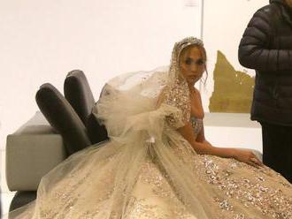 Jennifer Lopez vo svadobných šatách, ktoré vyrážajú dych! A predsa zostala na ocot