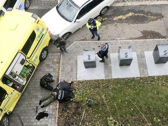 Muž v Nórsku ukradol sanitku a vrážal do ľudí, zranil najmenej dve osoby