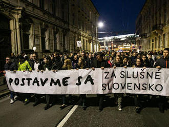 Pochod iniciatívy Za slušné Slovensko podporili v Bratislave tisíce ľudí