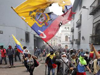Ekvádorčania protestujúci proti zvýšeniu cien paliva zajali ôsmich policajtov