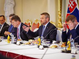 Premiér rokoval s veľvyslancami o aktuálnej situácii na Slovensku