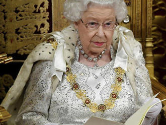 Britská kráľovná predniesla trónny príhovor: Corbyn ho označil za lekciu propagandy