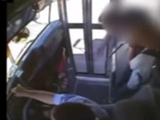 Školák v autobuse hádzal odpadky: Krutá pomsta vodiča na VIDEU