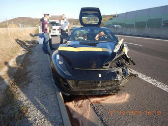 Veľká nehoda Ferrari 812 na R1 pri Žarnovici. Môže za ňu zlomený záves kolesa?