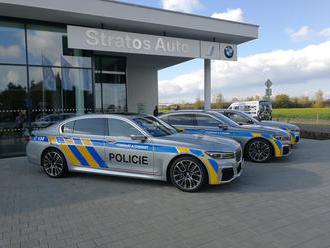 Českí policajti budú jazdiť ako páni. Na hybridných BMW 745Le xDrive