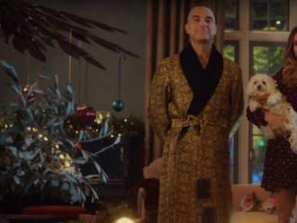 VIDEO: Vánoční zázrak. Robbie Williams naučil v 