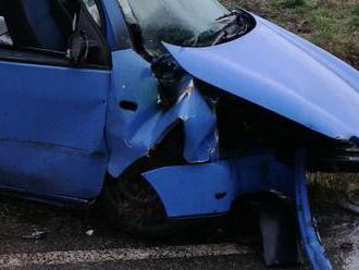 Čtyři lidé zemřeli při nehodě tří aut na Znojemsku