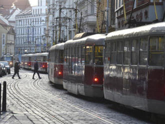 Praha o víkendu posílí provoz metra a omezí tramvaje v centru