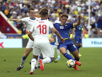 Čeští fotbalisté nastoupí proti Kosovu v sestavě s Krmenčíkem