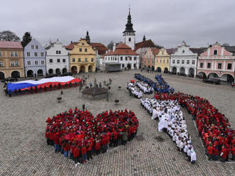Vítězné gesto vytvořilo v Pelhřimově takřka 1500 školáků