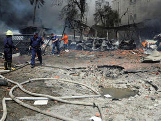 Nejméně 12 lidí zemřelo na severu Sýrie při výbuchu nálože v autě