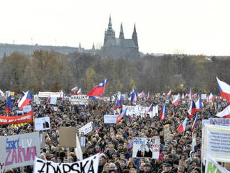 V Praze demonstrovalo až 300.000 lidí, vyzvali opozici ke spolupráci