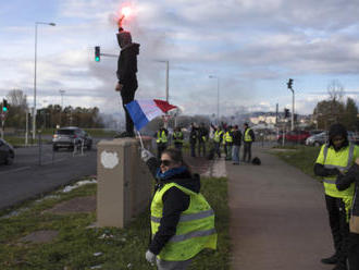 Výroční protesty žlutých vest v Paříži poznamenalo násilí