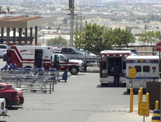 Rodiny několika obětí střelby v El Pasu žalují společnost Walmart