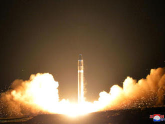 Severní Korea odpálila další dvě střely, testovala raketomet