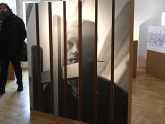 Výstava ukazuje výtvarnou tvorbu Jiřího Šlitra