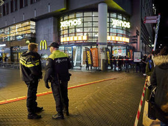 Při útoku nožem v Haagu byli zraněni tři lidé