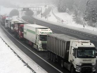 Kamiony mohou mít v zimě zakázáno předjíždět na dvou úsecích D1
