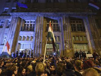 Maďarskí učitelia protestovali pred parlamentom