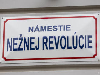 V Bratislave pokrstili nové Námestie Nežnej revolúcie