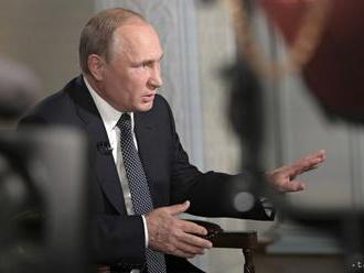 Putin dúfa, že sa na oslavách Dňa víťazstva stretne s Trumpom
