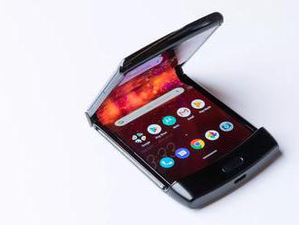 Motorola Razr foldable phone does something the Galaxy Fold can't -- it snaps flat     - CNET