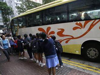 Hongkongské školy znovu otevřely. Protesty ale zastavily dopravu