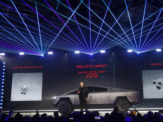 Tesla představila pickup s elektrickým pohonem. Neprůstřelná skla Cybetrucku ale při ukázce praskla
