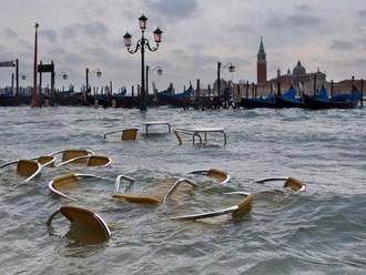 Počasí ve středomoří: Benátské ulice opět zatopila voda. Voda ve městě by mohla opět stoupnout až na